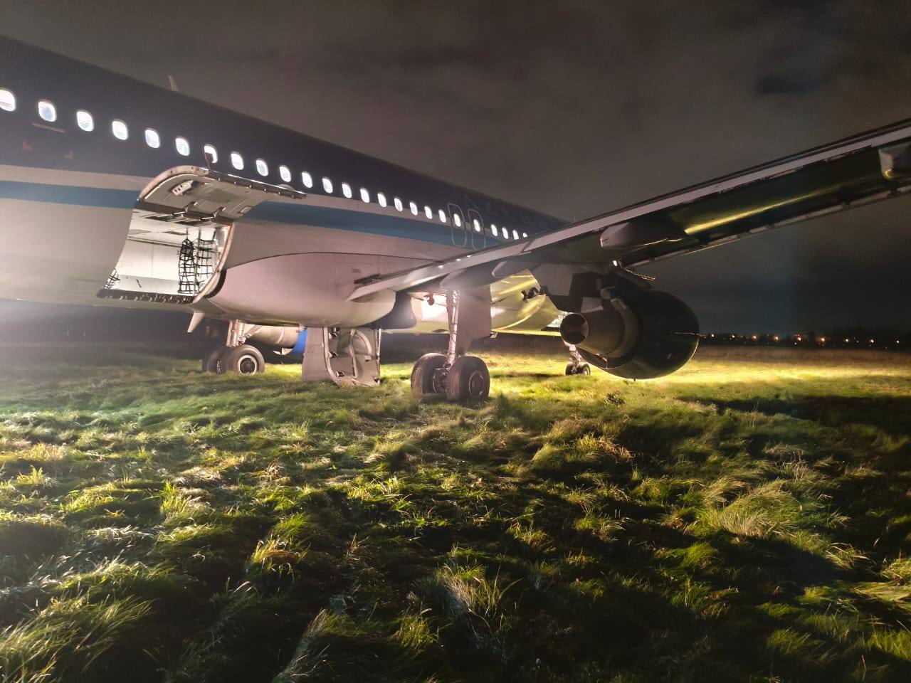 Самолёт, совершивший аварийную посадку в России. Фото: официальный канал в Telegram Северо-Западной транспортной прокуратуры