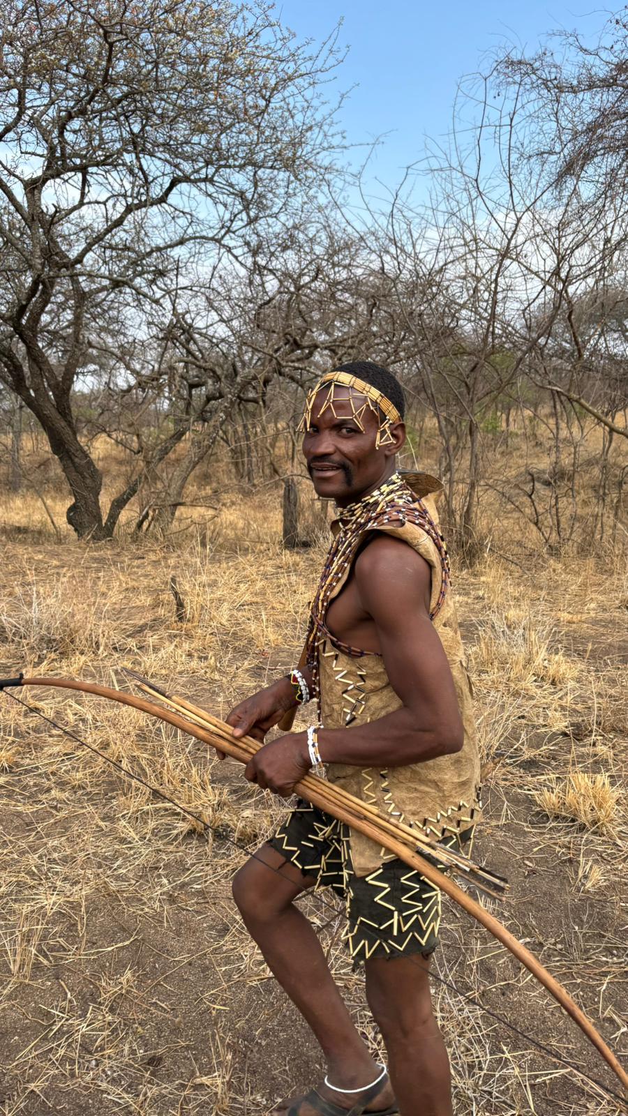 Член редкого племени хадза в Танзании. Фото: Матан Хацрони
