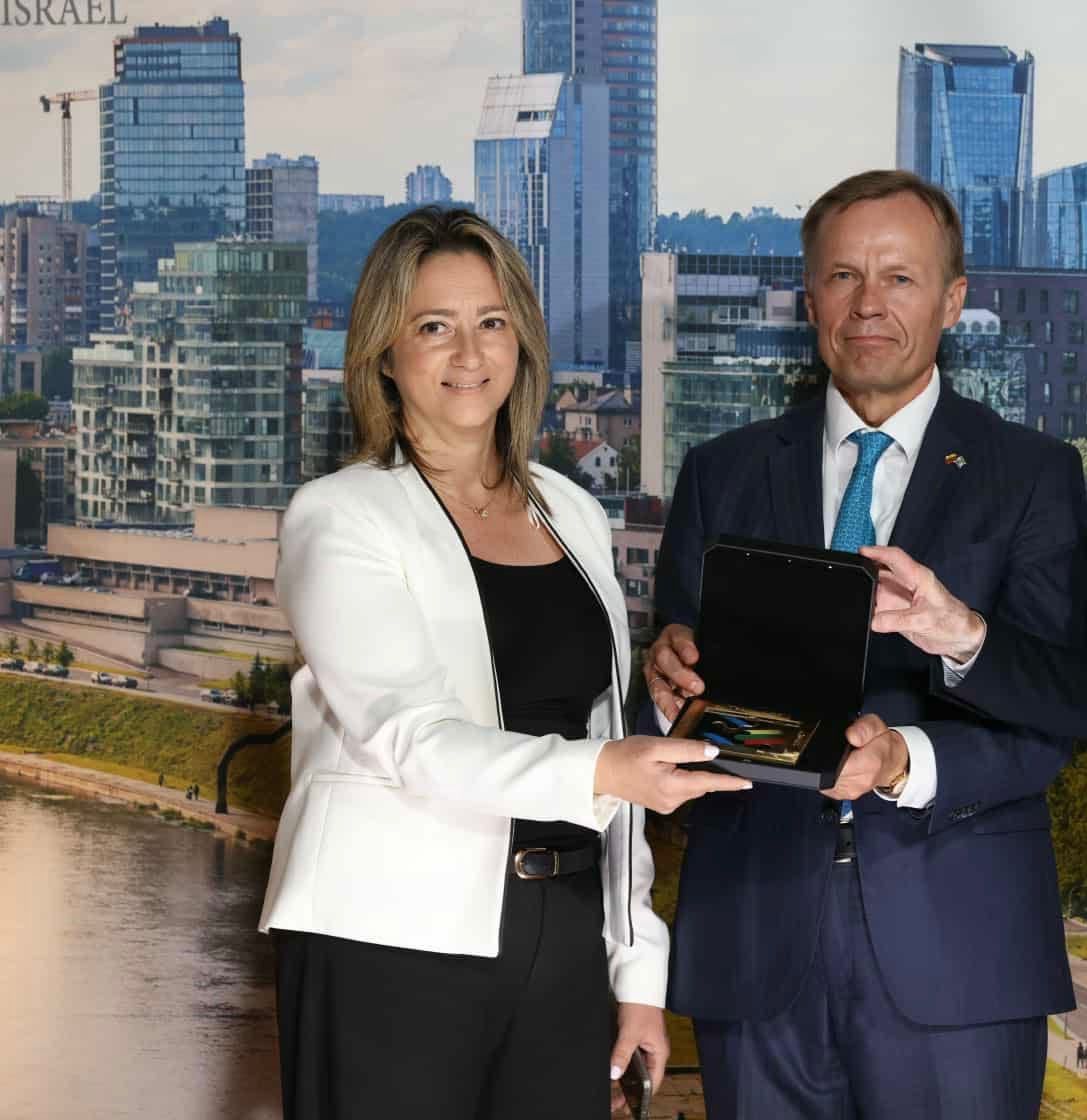 Hermolin Ronen and the Lithuanian Ambassador to Israel Audrius Bruzga. Photo: Muli Goldberg