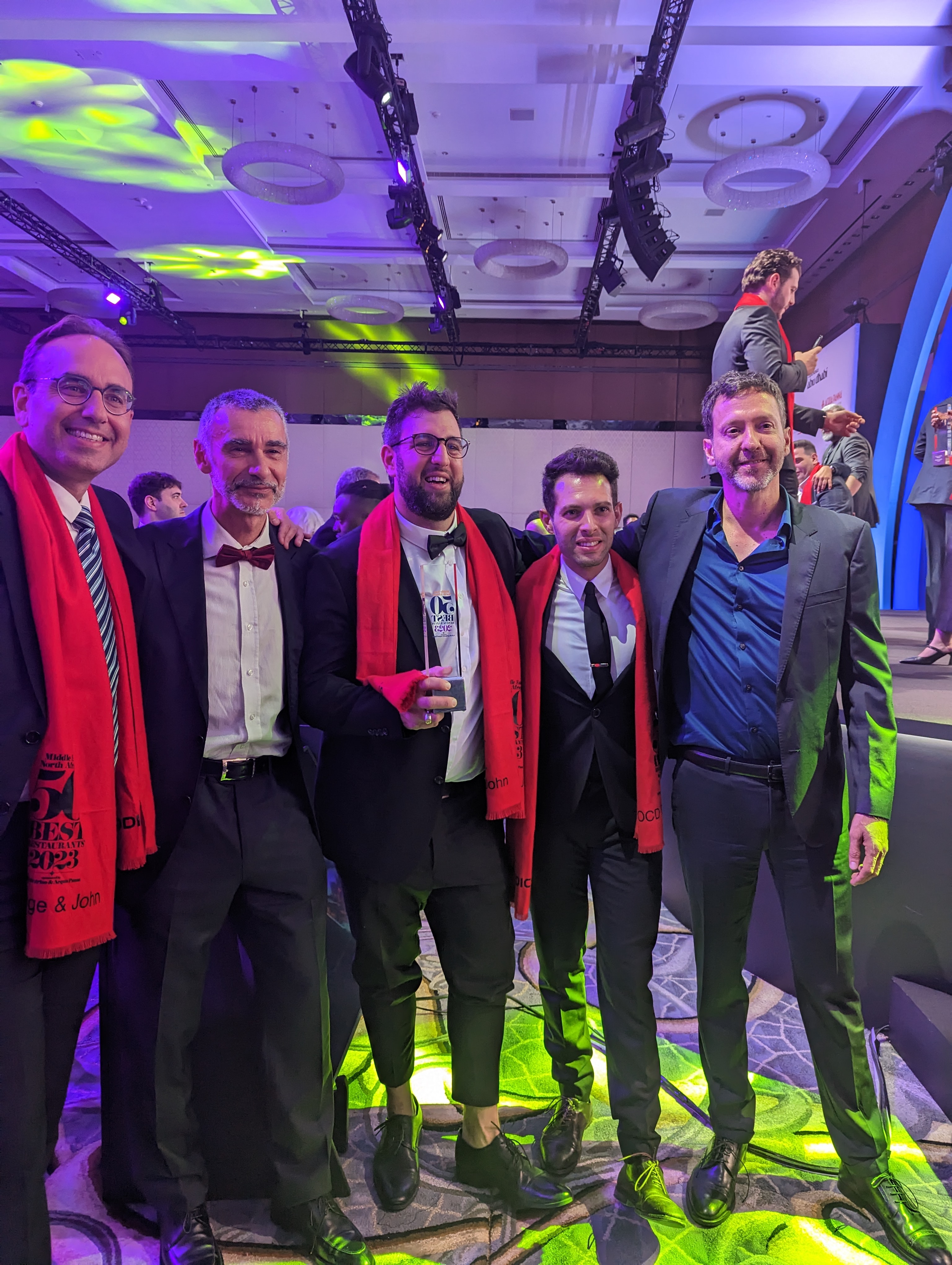 השפים תומר טל, רז רהב ומוטי טיטמן בטקס באבו דאבי. צילום אוסנת גואטה 