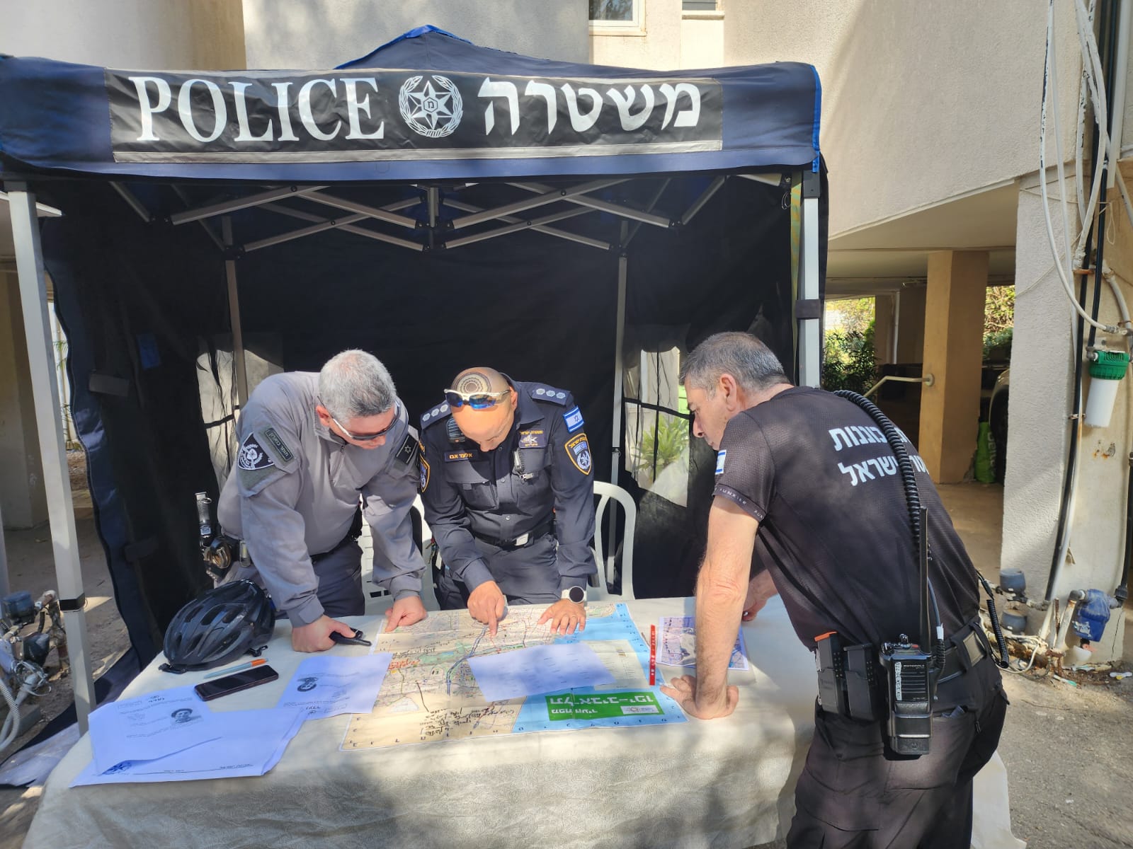 מחפשים אחר הנעדרת. צילום: דוברות המשטרה