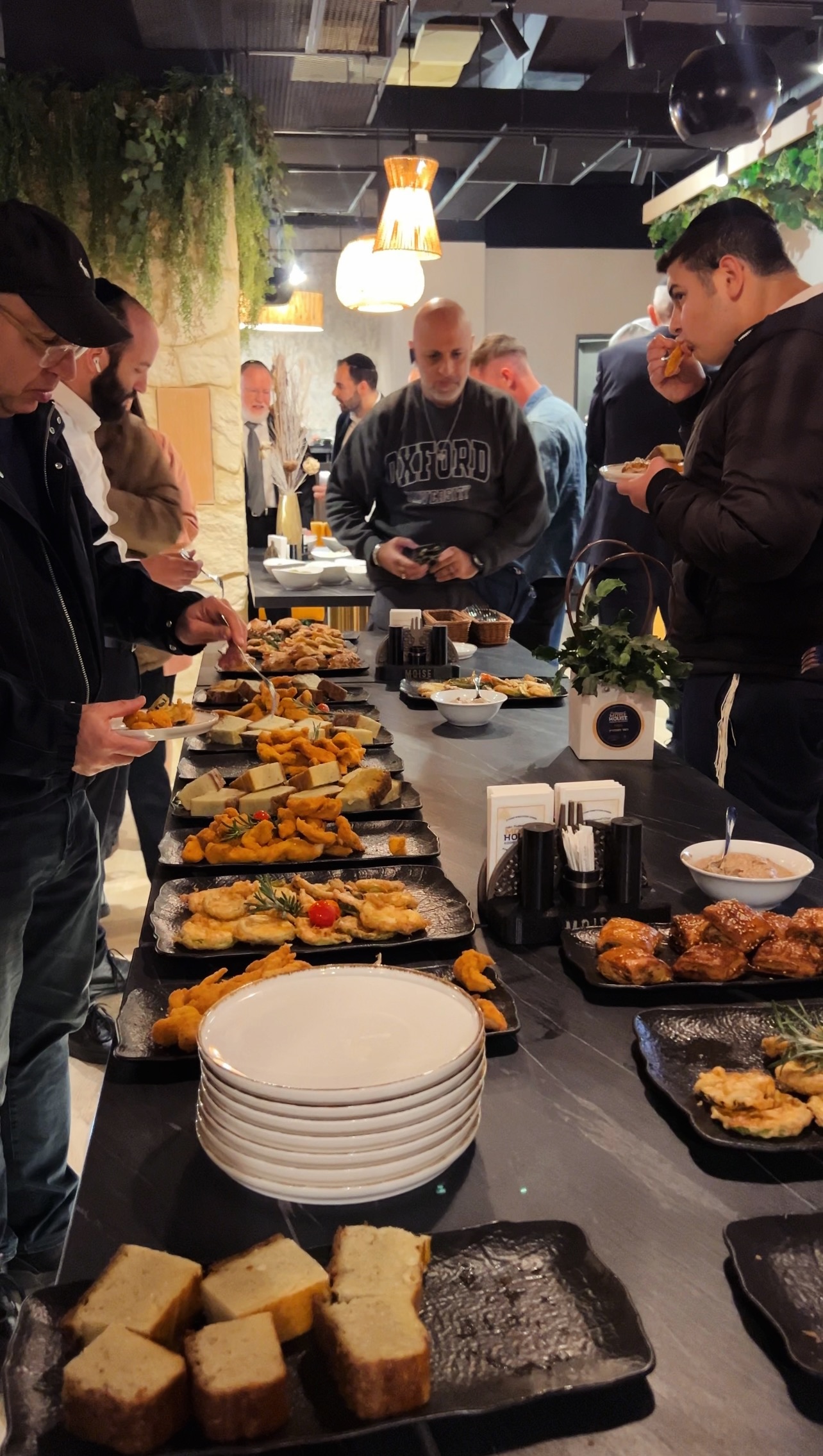 Открытие ресторана. Фото: Дуди Рубинштейн