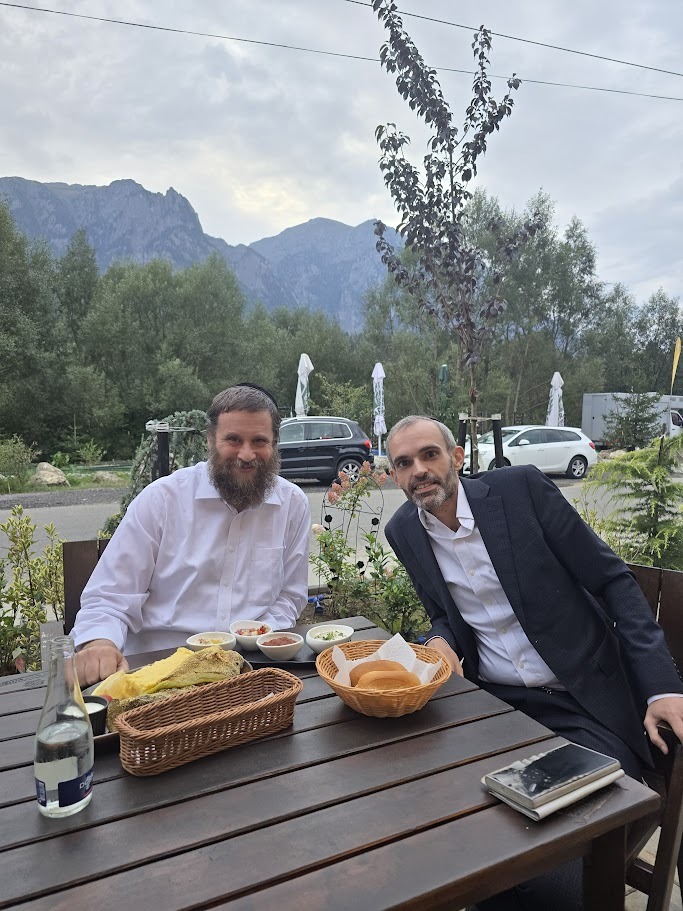 עם משה רווח בהרי סינאייה. צילום: דודי רובינשטיין
