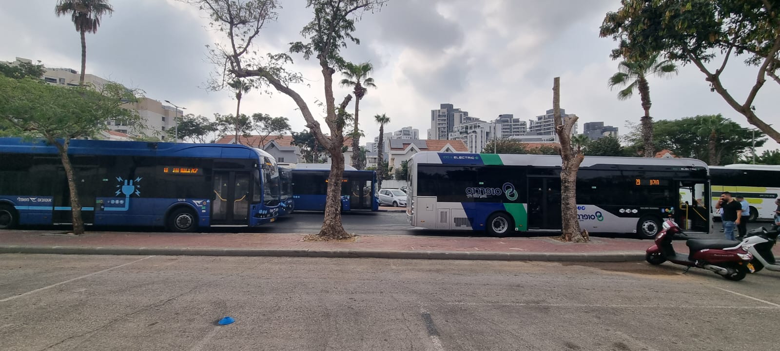 הנהגים מתכוננים לקווים החדשים. צילום: יחצ סופרבוס