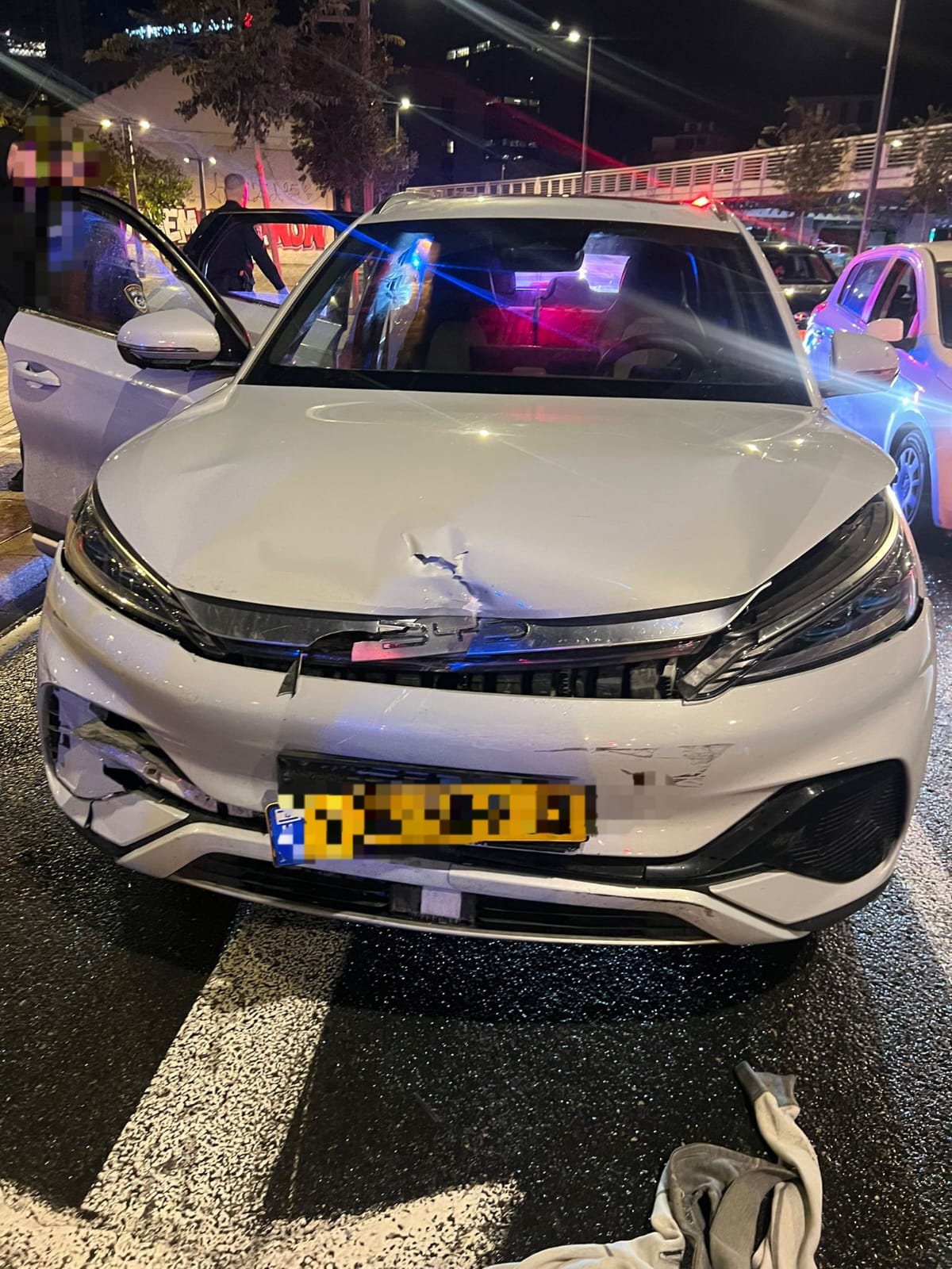 תמונת רכב החשודים לאחר התאונה. צילום: דוברות המשטרה
