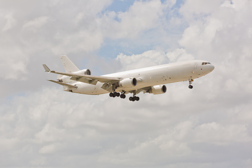 מטוס מטען מדגם MD-11. צילום: Carlos Yudica / Shuttetstock