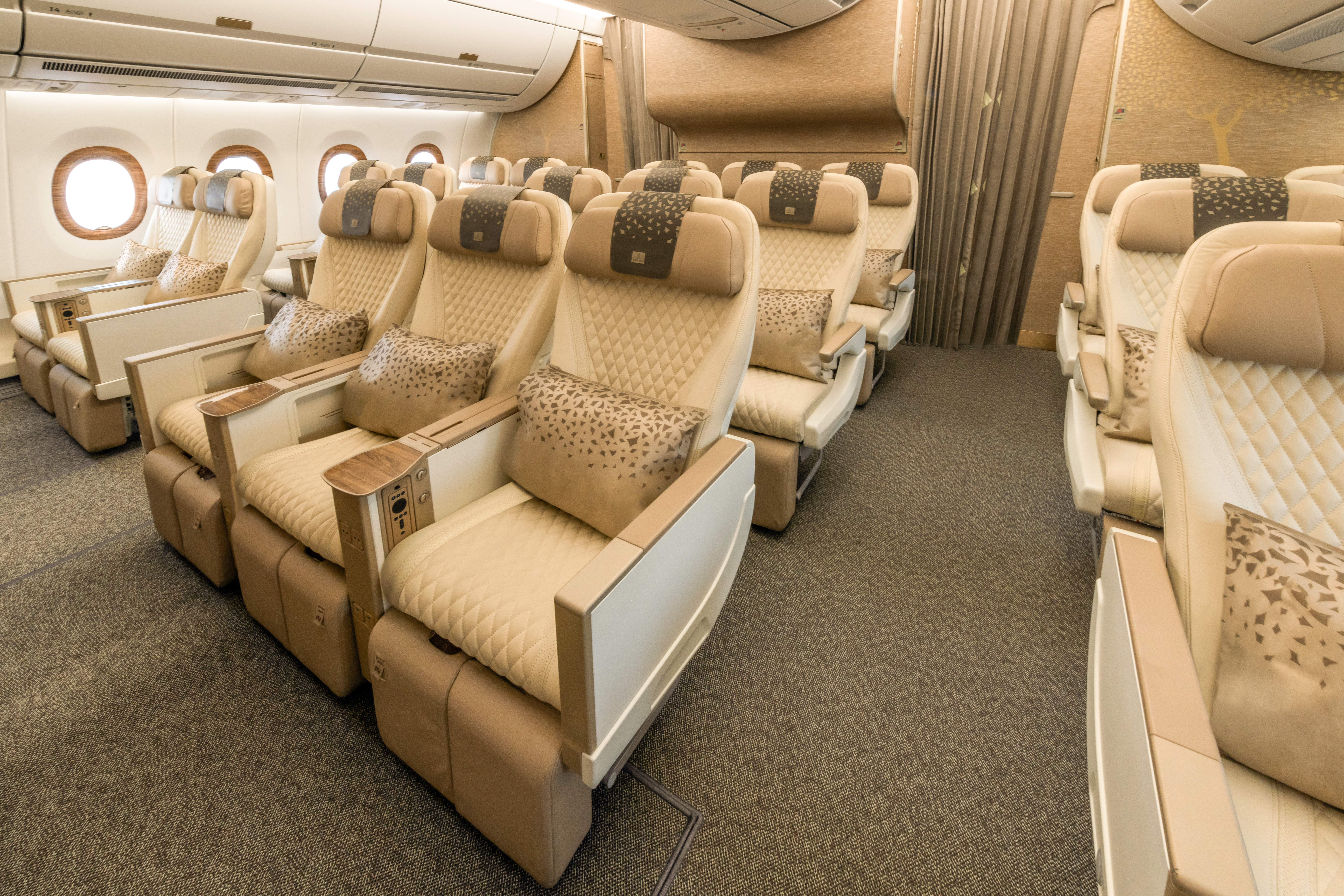 מחלקת פרימיום אקונומי במטוס A350 של EMIRATES. צילום: EMIRATES