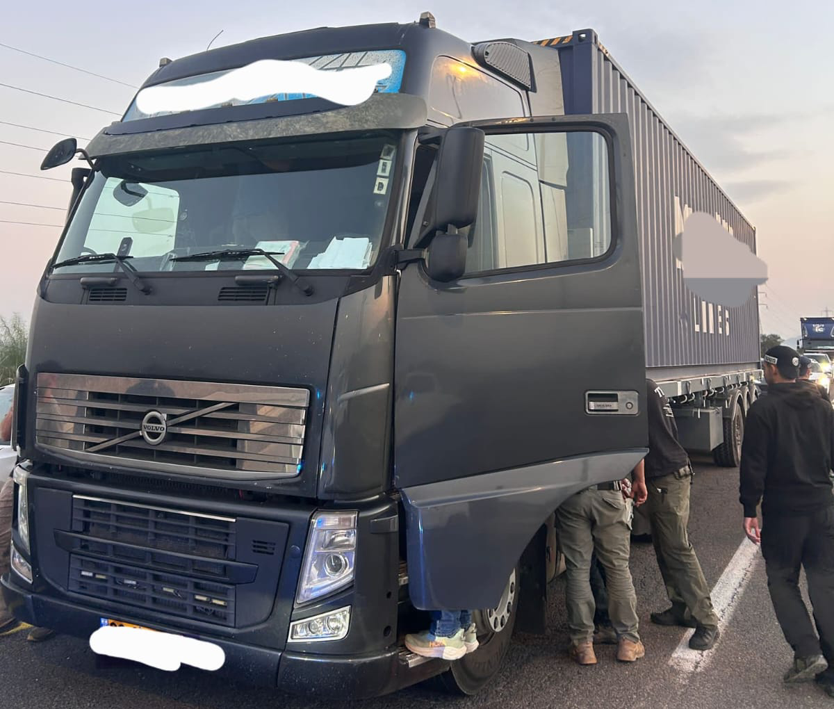 תיעוד מהמעצר ומהתפיסה. צילום: דוברות המשטרה
