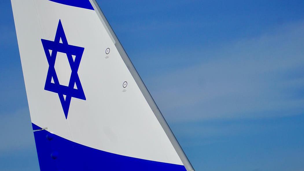 מטוס 777-200 של אל על בצביעה החדשה