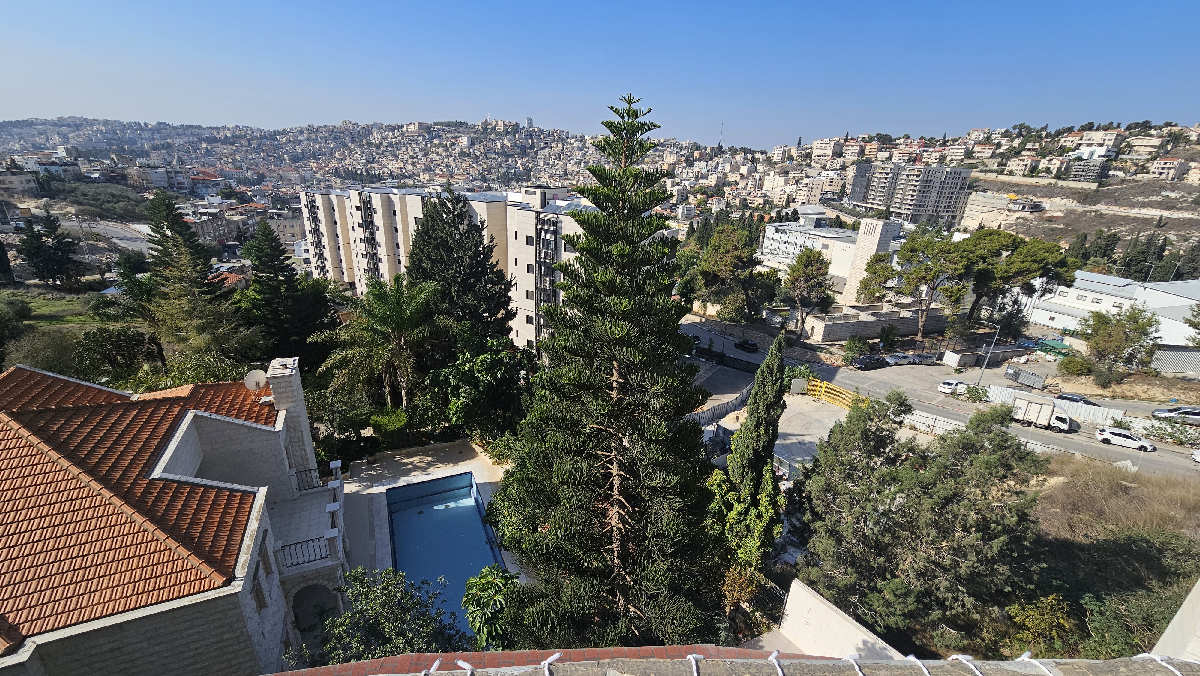 הנוף של נצרת מחדר המלון. צילום: אירה מקיינקו