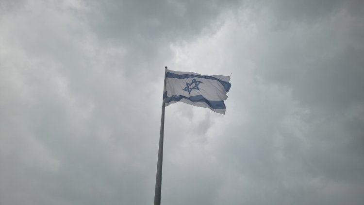 הדגל הגבוה במדינה כסמל לתקומה מונף מול עזה. צילום: ספיר פרץ