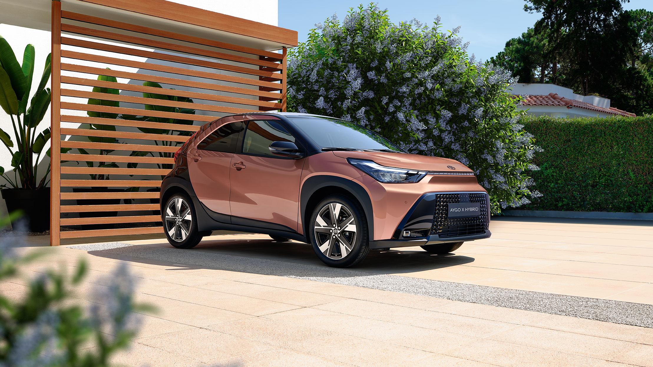 טויוטה AYGO X ההיברידי החדש