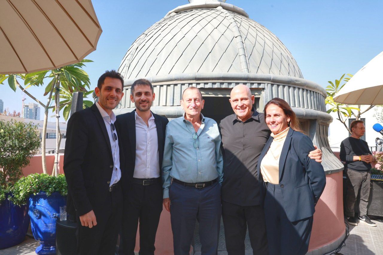 שרון לנדס פישר, דוד פתאל, רון חולדאי, נדב פתאל ואסף פתאל. צילום: דנה קופל