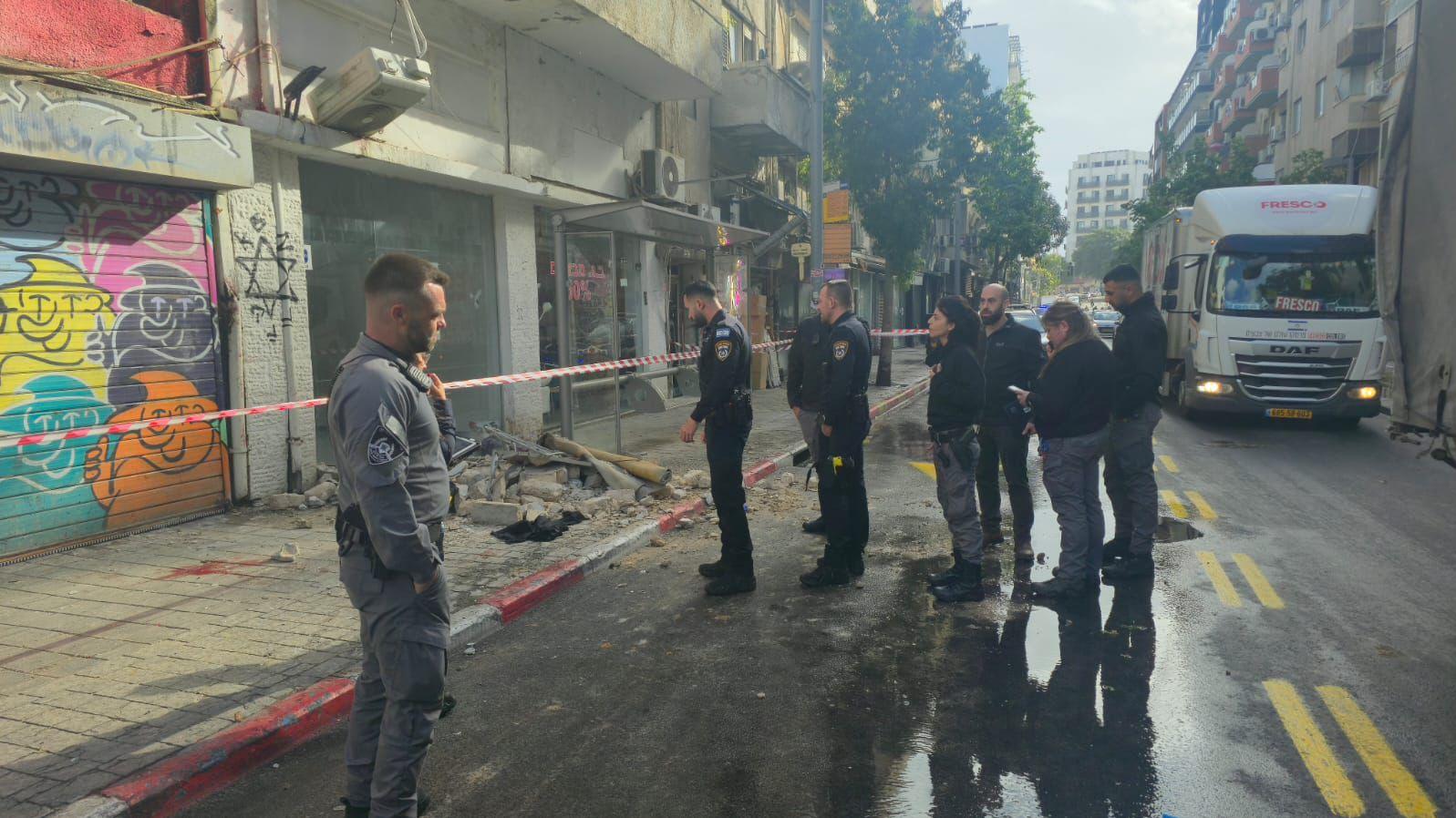 גבר נפצע באורח קשה כתוצאה מקריסת מרפסת