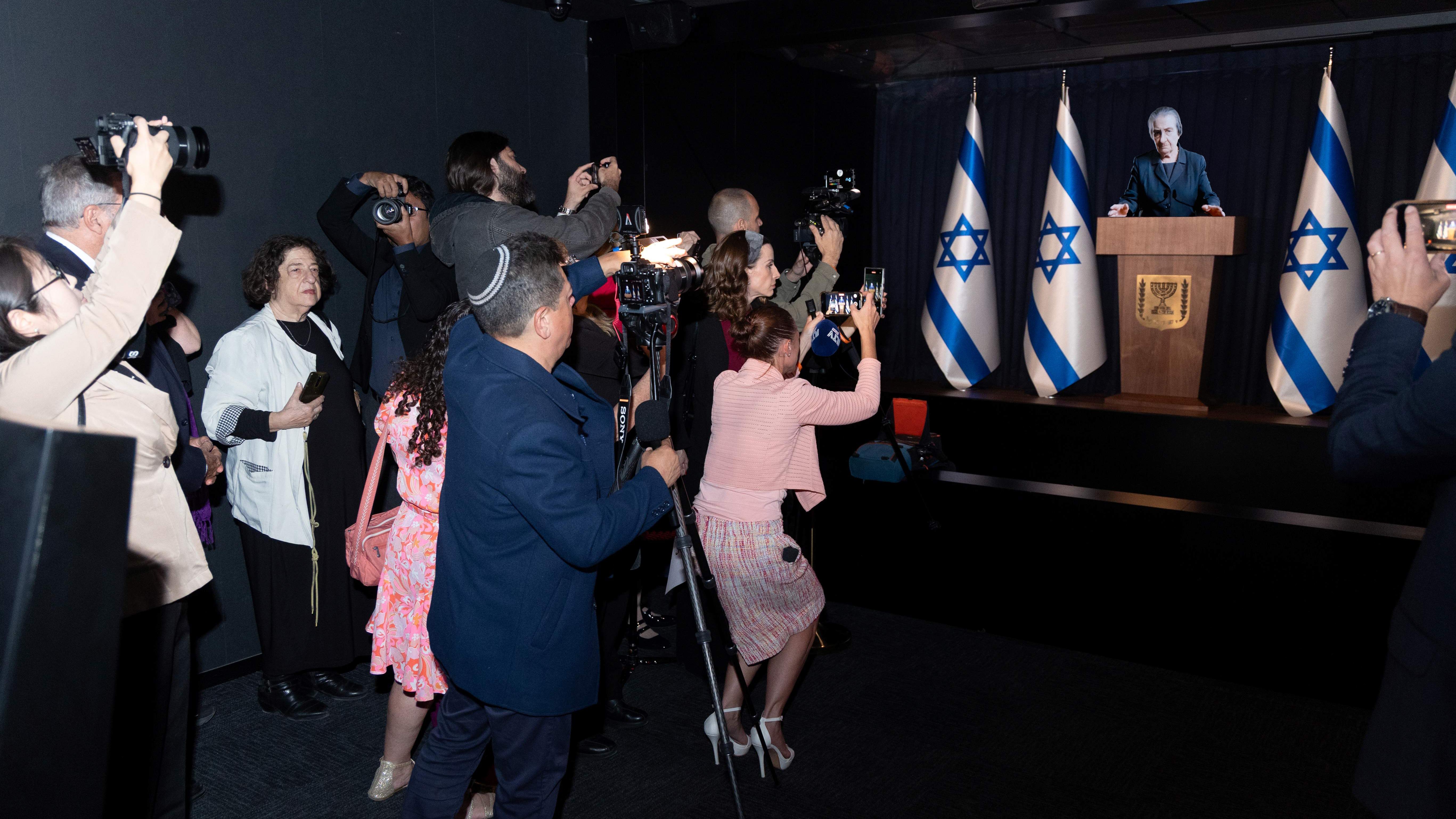 גולדה מאיר במיצג ההולגרמות החדש לציון עשור למזיאון ידידי ישראל