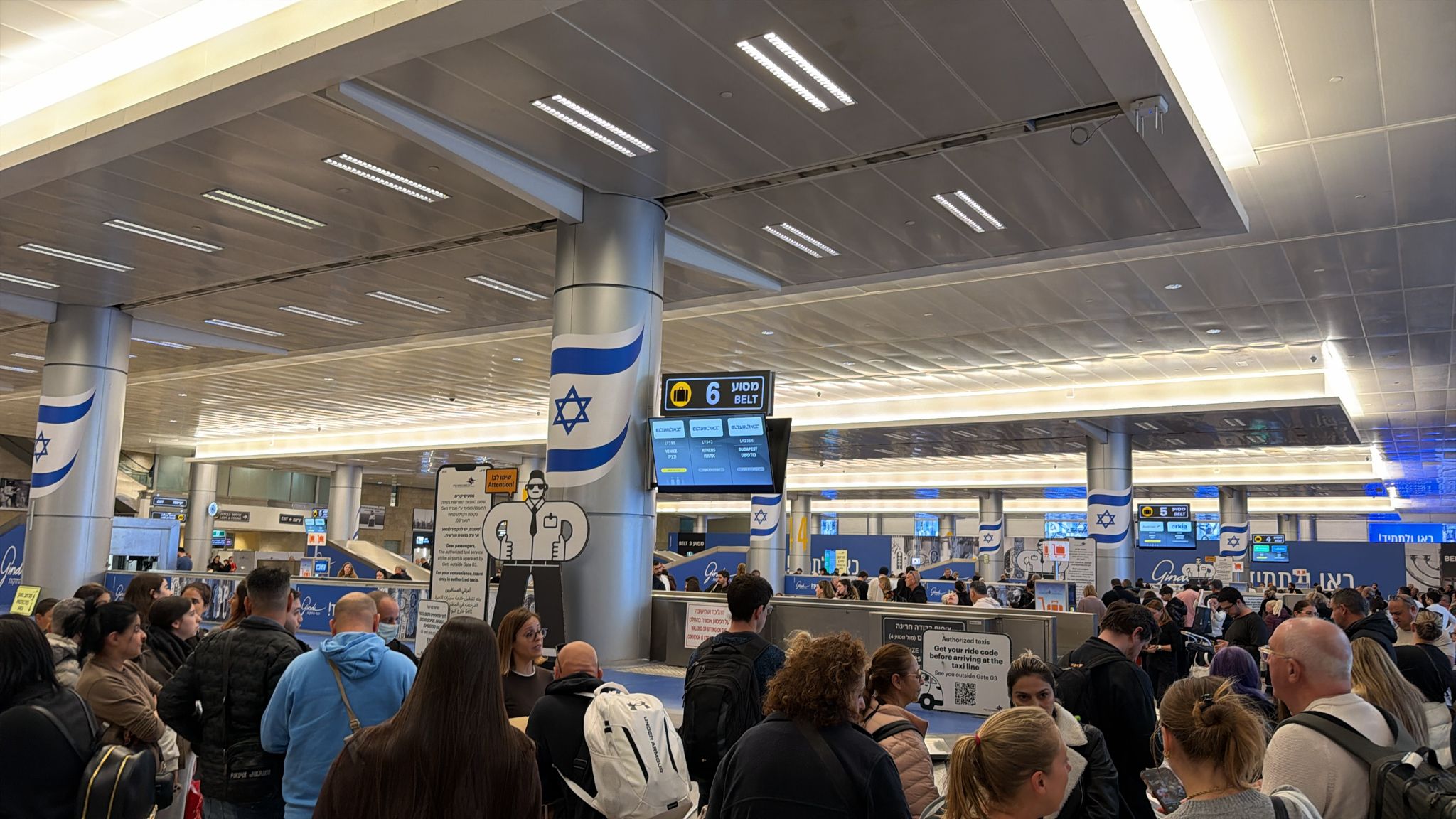 עומס חריג בקבלת המזוודות בנתבג. צילום: פספורטניוז