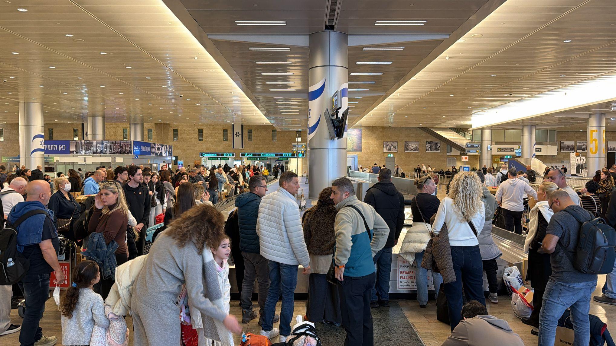 עומס חריג בקבלת המזוודות בנתבג