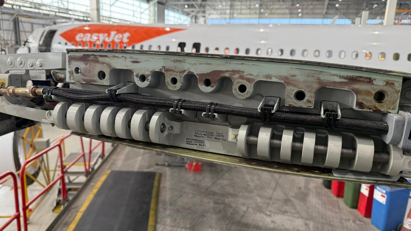 תחזוקה למטוס איזיג'ט צילום: easyjet