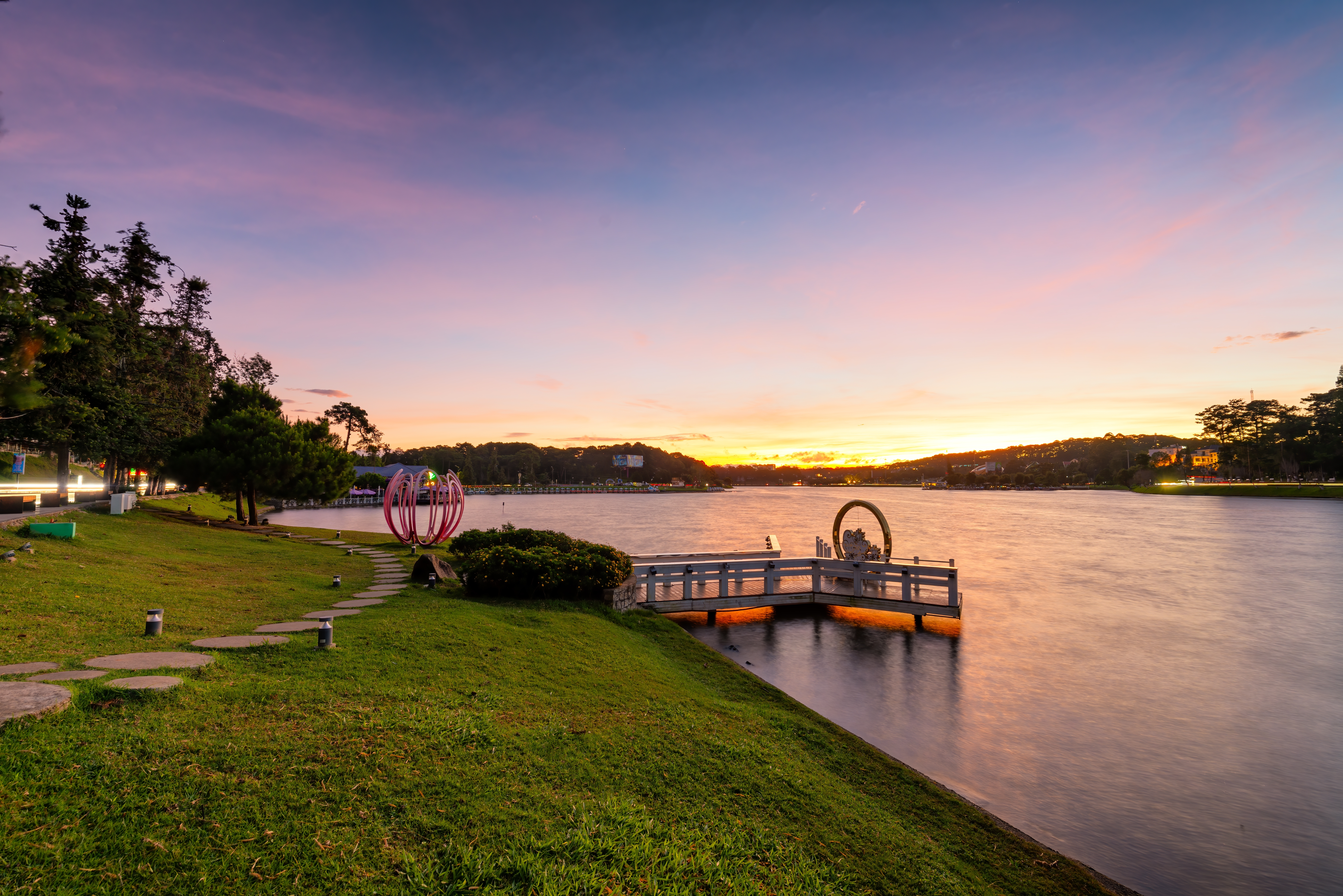 Xuan Hong Lake. Credit: shutterstock