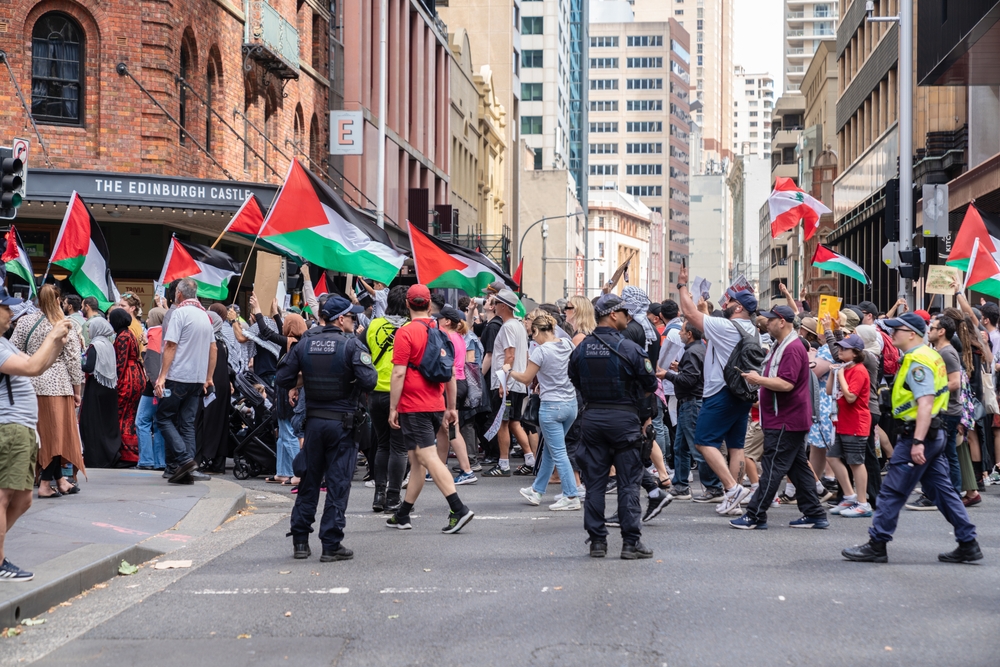הפגנות באוסטרליה. צילום: Steve Tritton / Shutterstock