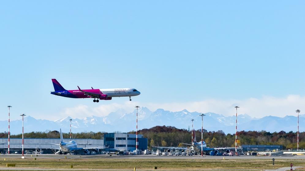 מטוס Wizz Air במילאנו