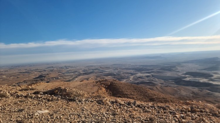 כביש 10 חוצה נופי מדבר פראיים. צילום: ספיר פרץ