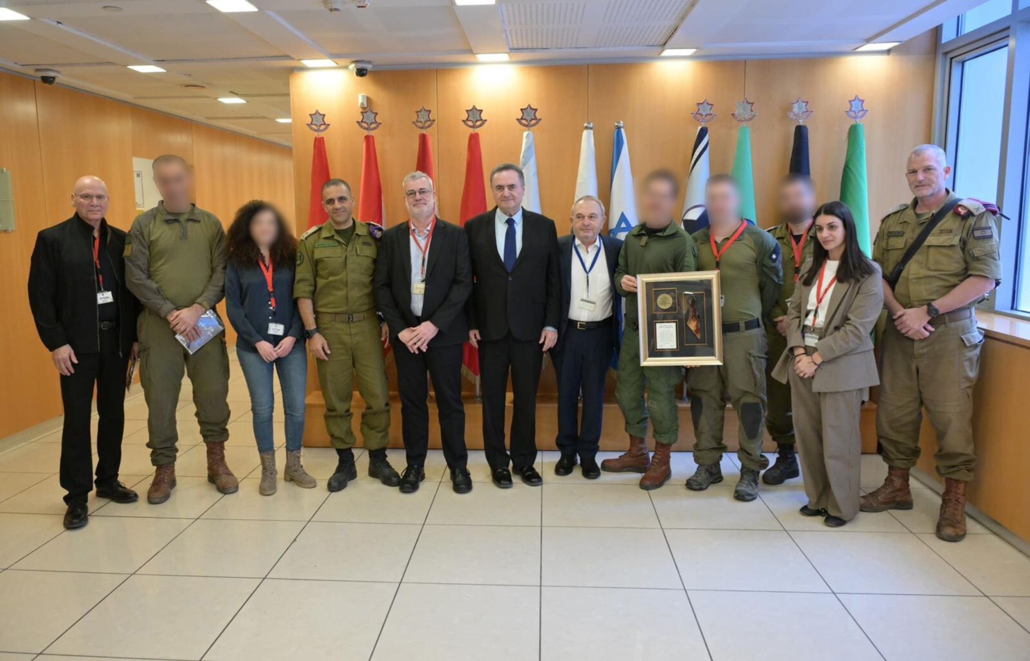 שר הביטחון ישראל כץ העניק את פרס מגן שר הביטחון לבתי החולים איכילוב וסורוקה. צילום: שלומי אמסלם, משרד הביטחון