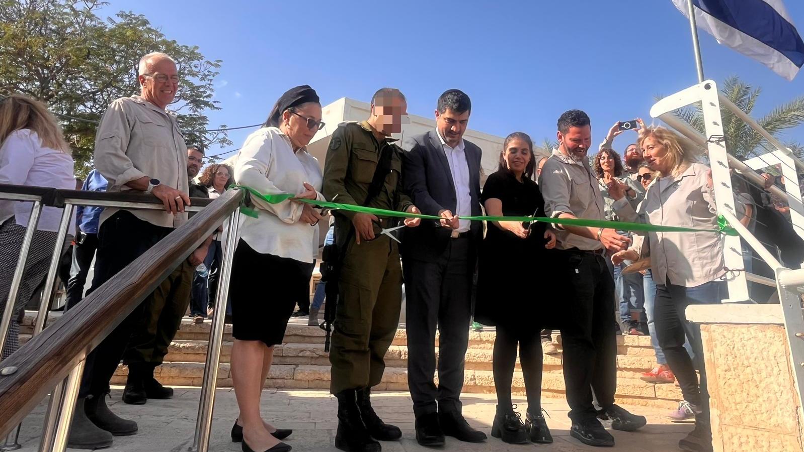 גזירת הסרט באתר הטבילה קצר אל יהוד