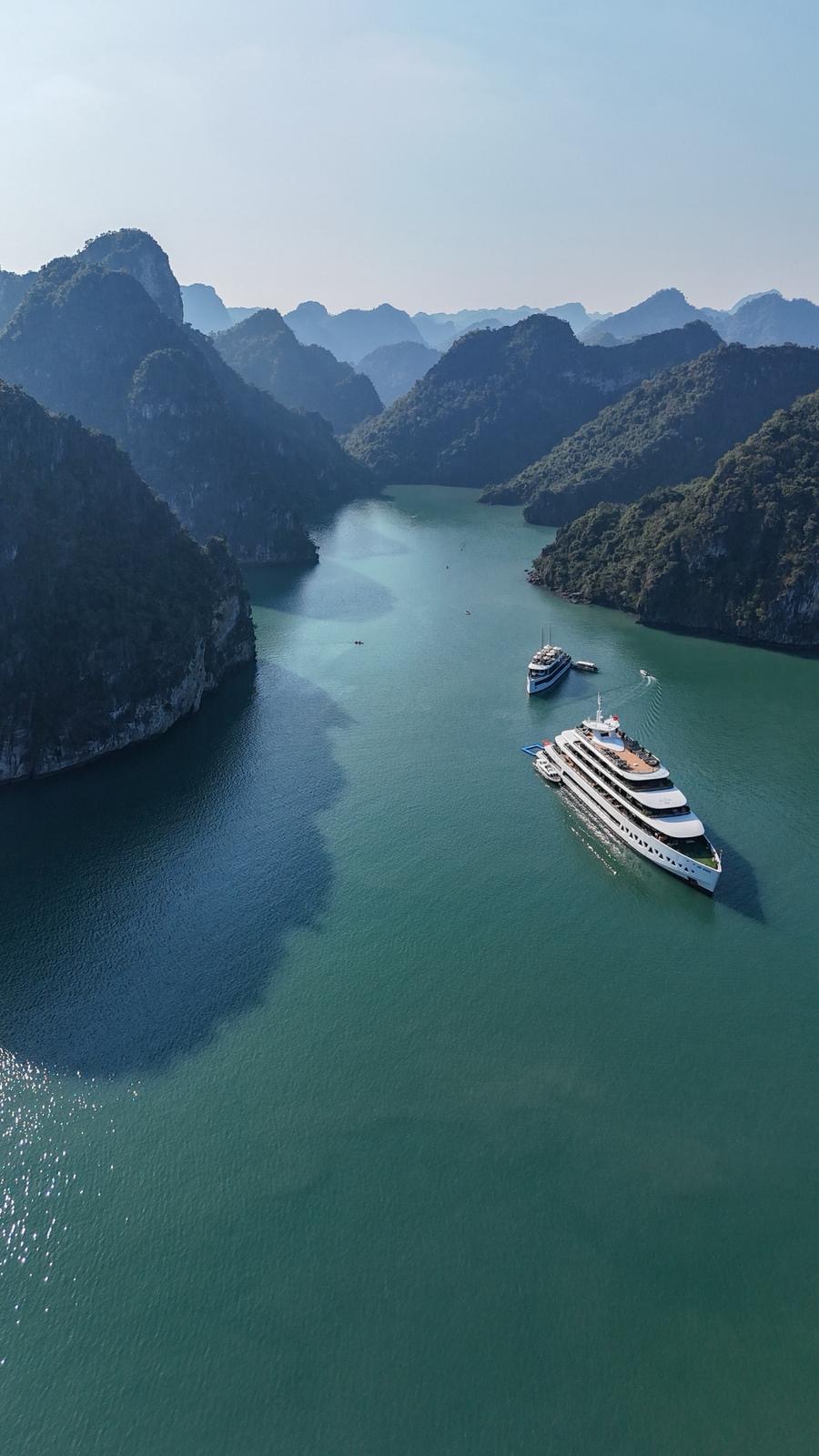 מפרץ הא לונג (Ha Long Bay). צילום: גיא בר-און