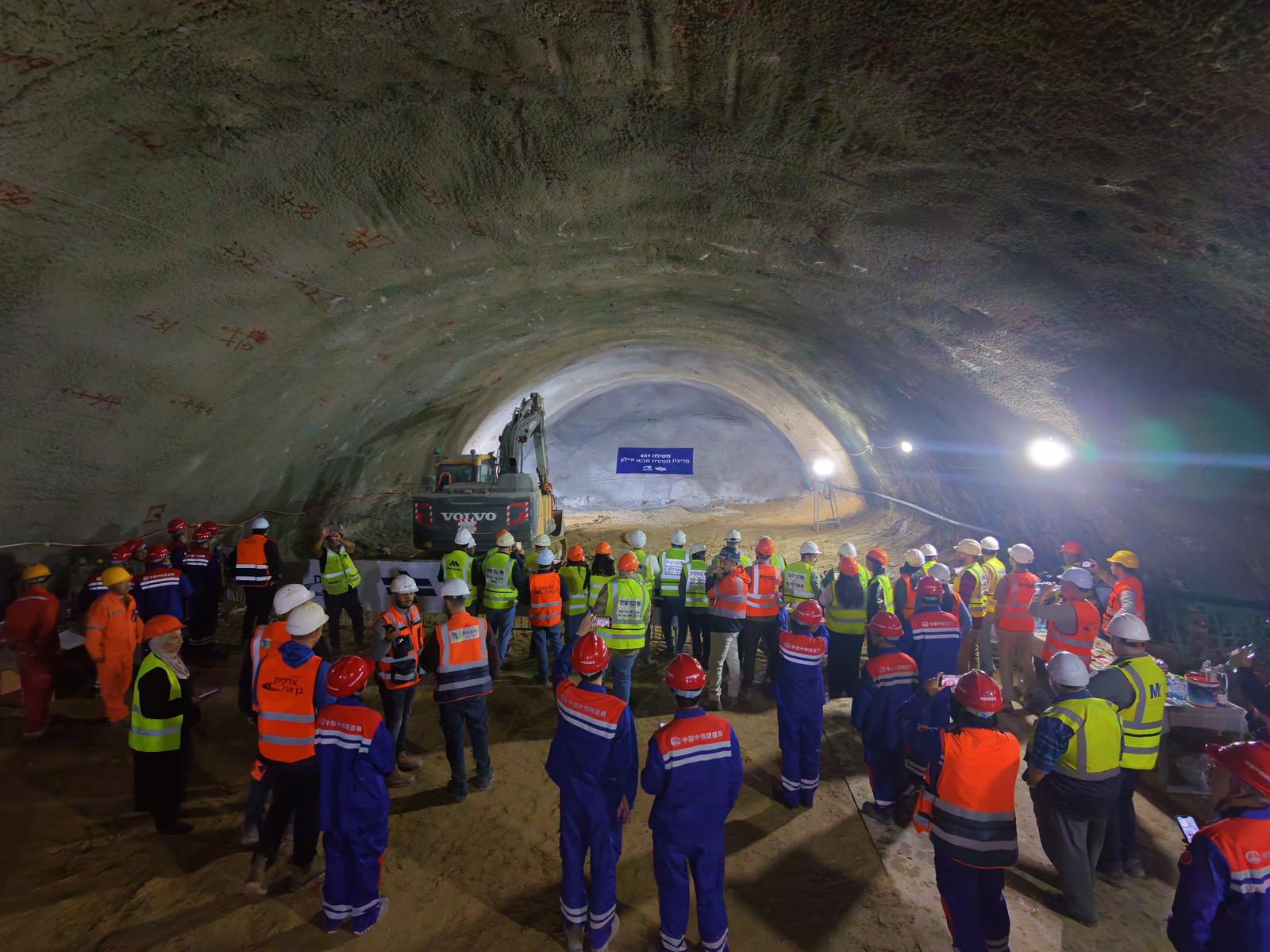 פריצת מנהרת מבוא איילון כחלק מעבודות להקמת מסילה 431. צילום: טל הפקות וידאו