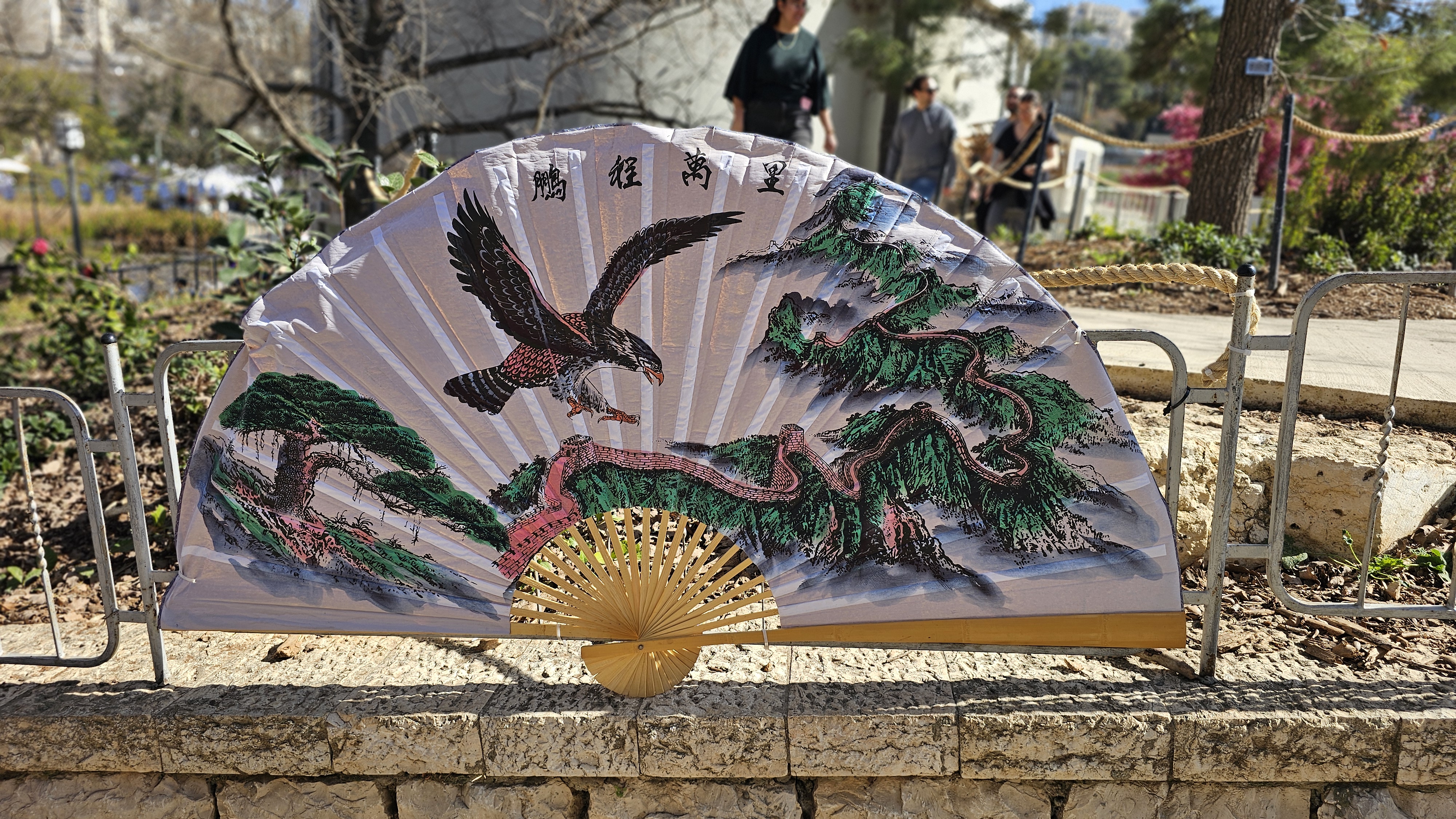 מניפות מאוירות מסורתיות. צילום: אירה מקיינקו