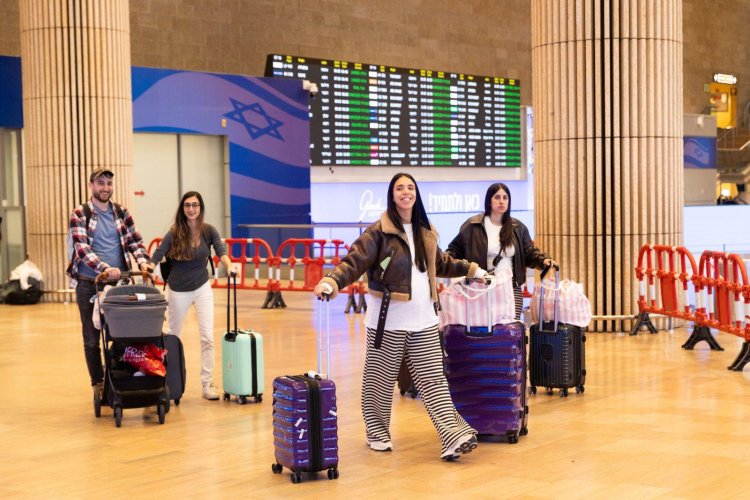 נוסעים נוחתים הבוקר בנתב"ג. צילום: רשות שדות התעופה