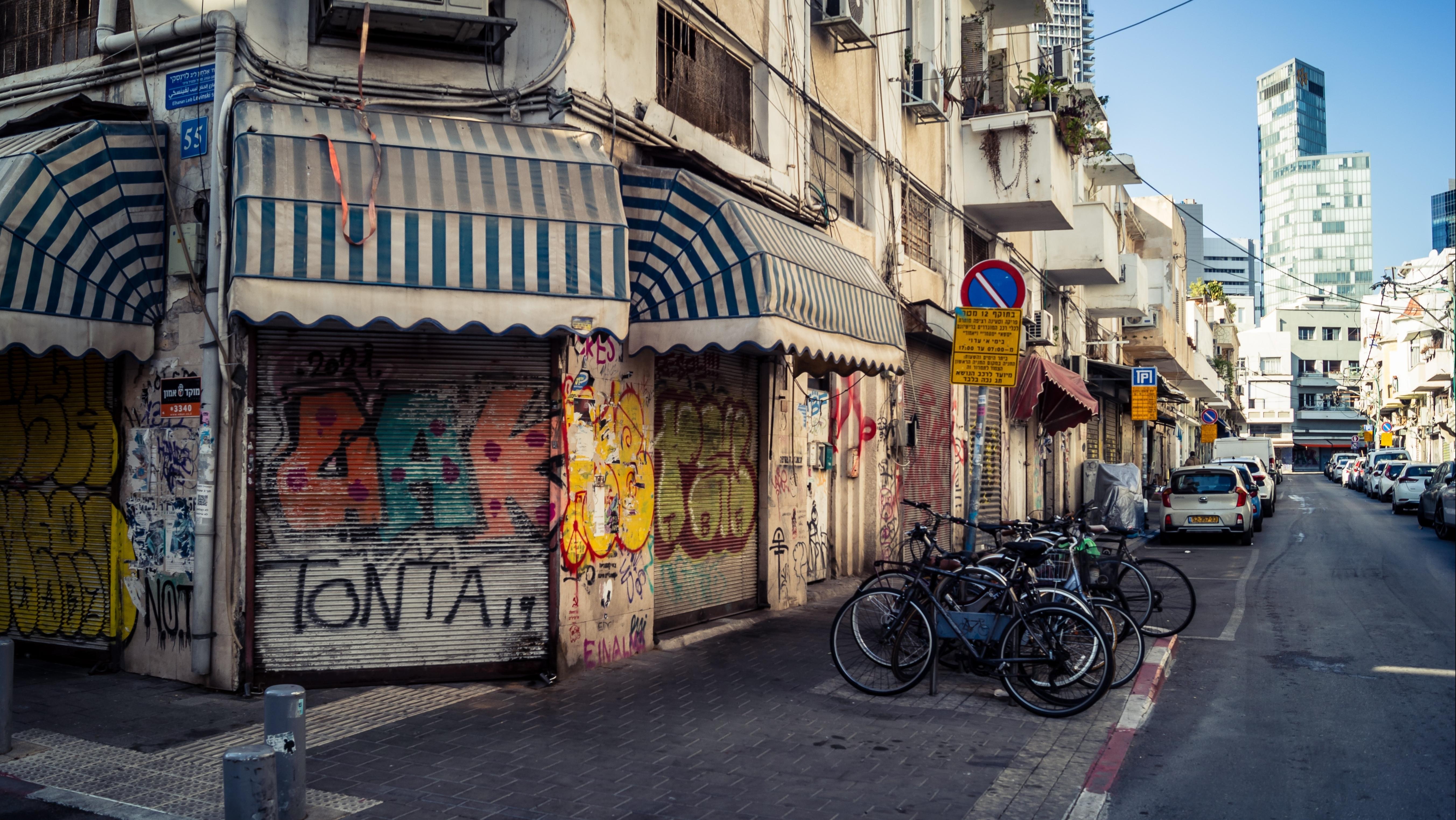 חנויות סגורות בתל אביב. צילום: SHUTTERSTOCK