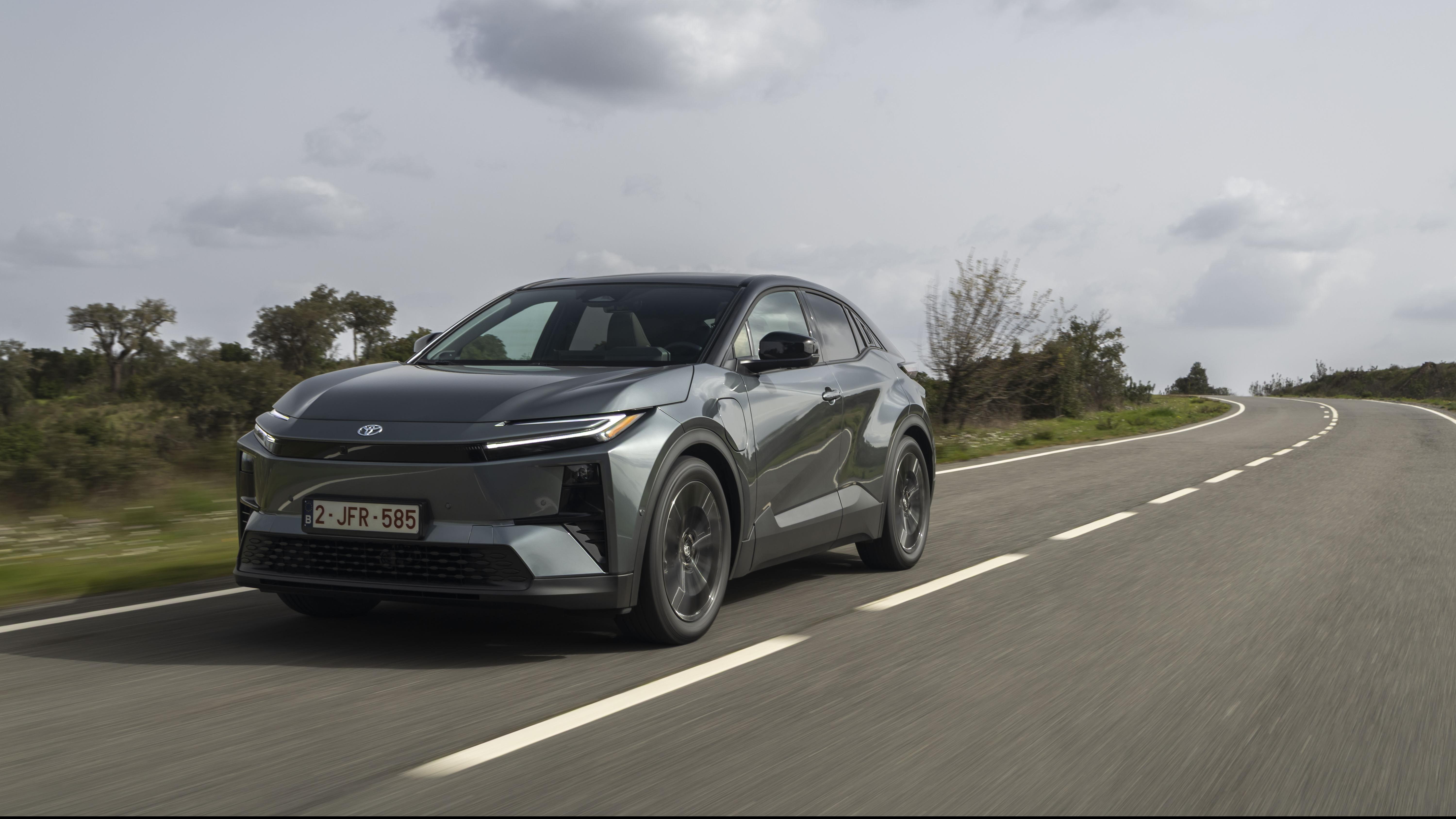 טויוטה C-HR+