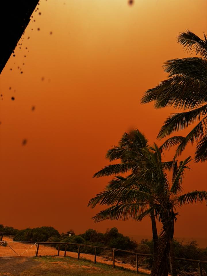 שמי אוסטרליה באדום. צילום: Bureau of Meteorology