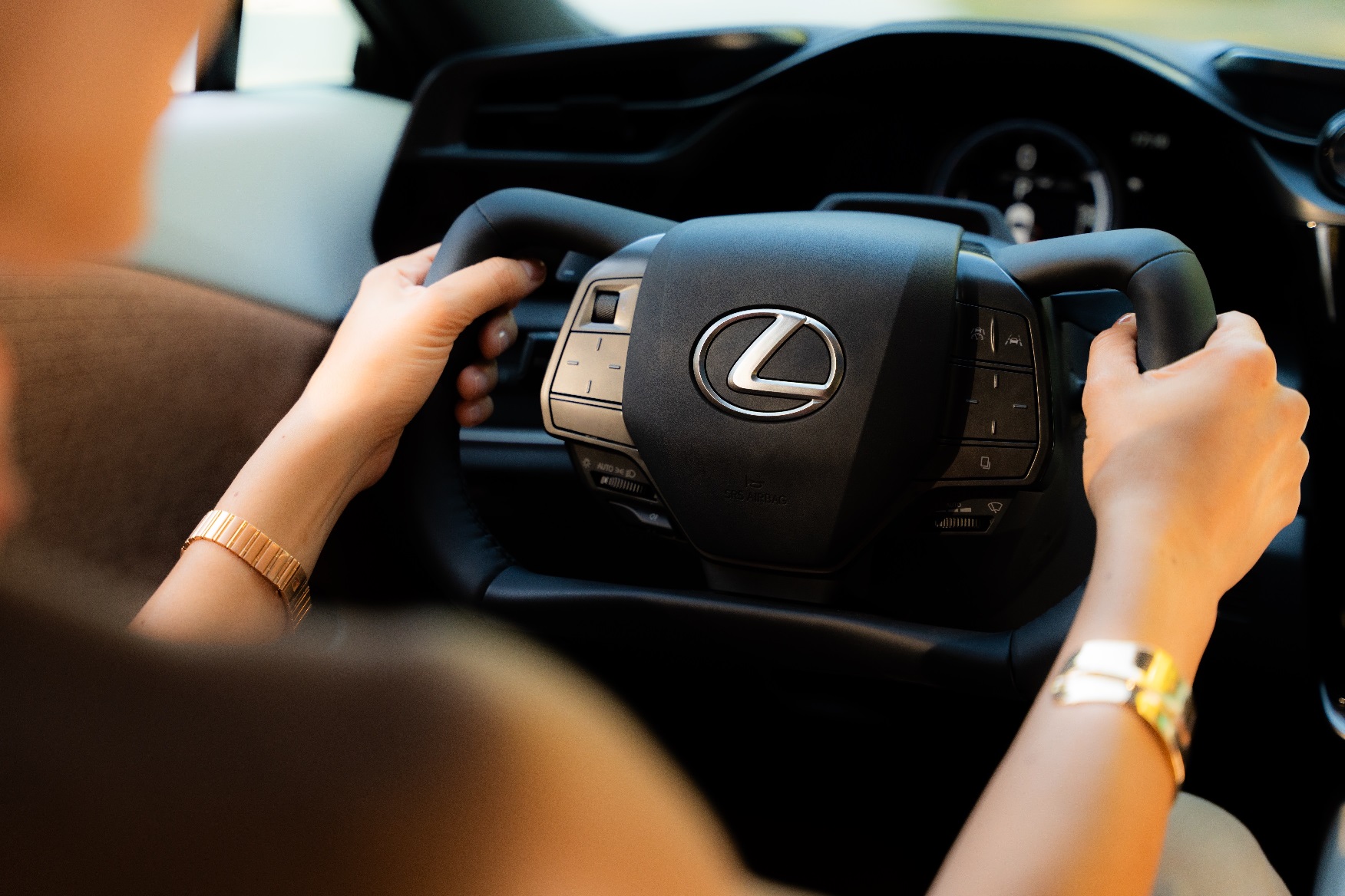לקסוס RZ החשמלית החדשה. צילום: LEXUS