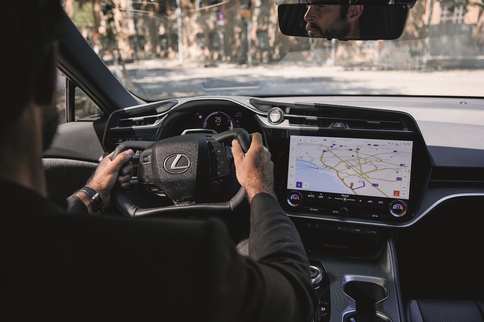 לקסוס RZ החשמלית החדשה. צילום: LEXUS