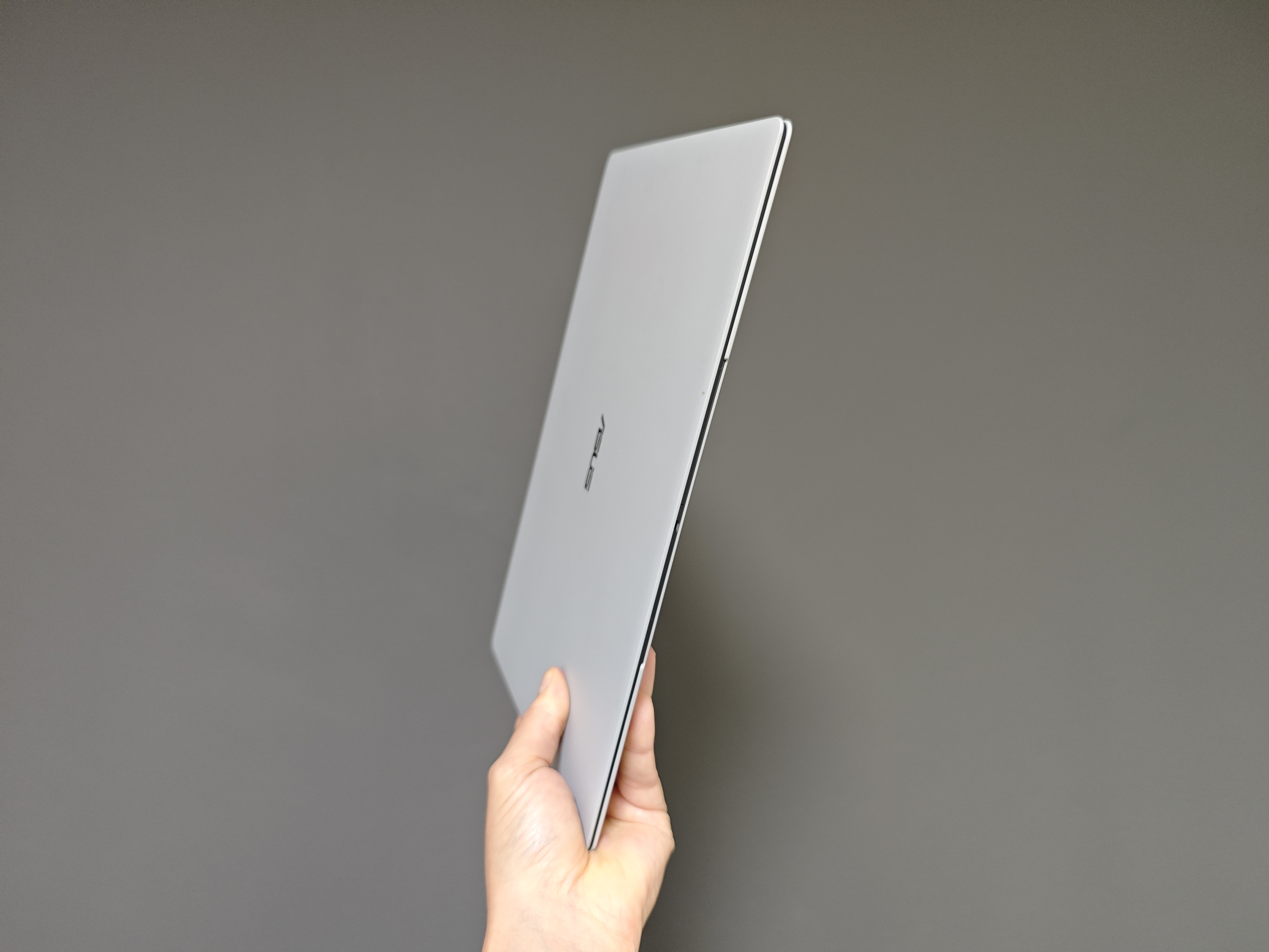 ASUS ExpertBook Ultra. צילום: צביקה שחר